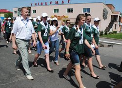 Урочиста хода учасників Зльоту (смт. Котельва)